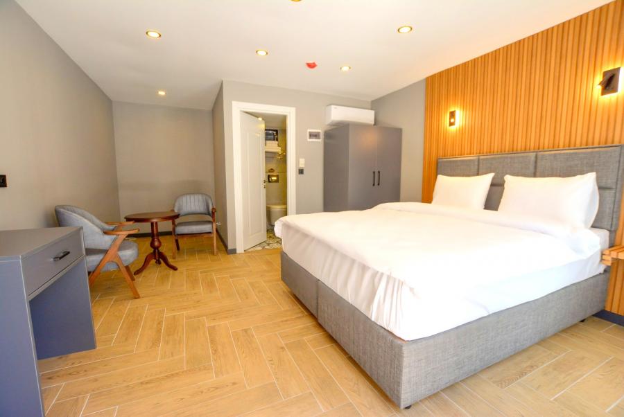 Havuz Manzaralı Bungalov Oda