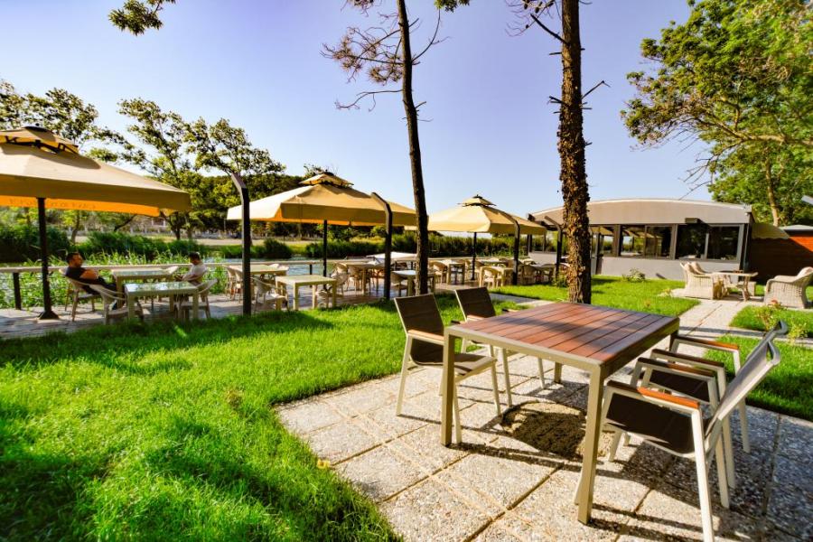 Havuz Manzaralı Bungalov Oda
